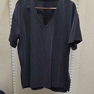 lululemon athletica Men's V-Neck Short Sleeve Shirt - Charcoal
